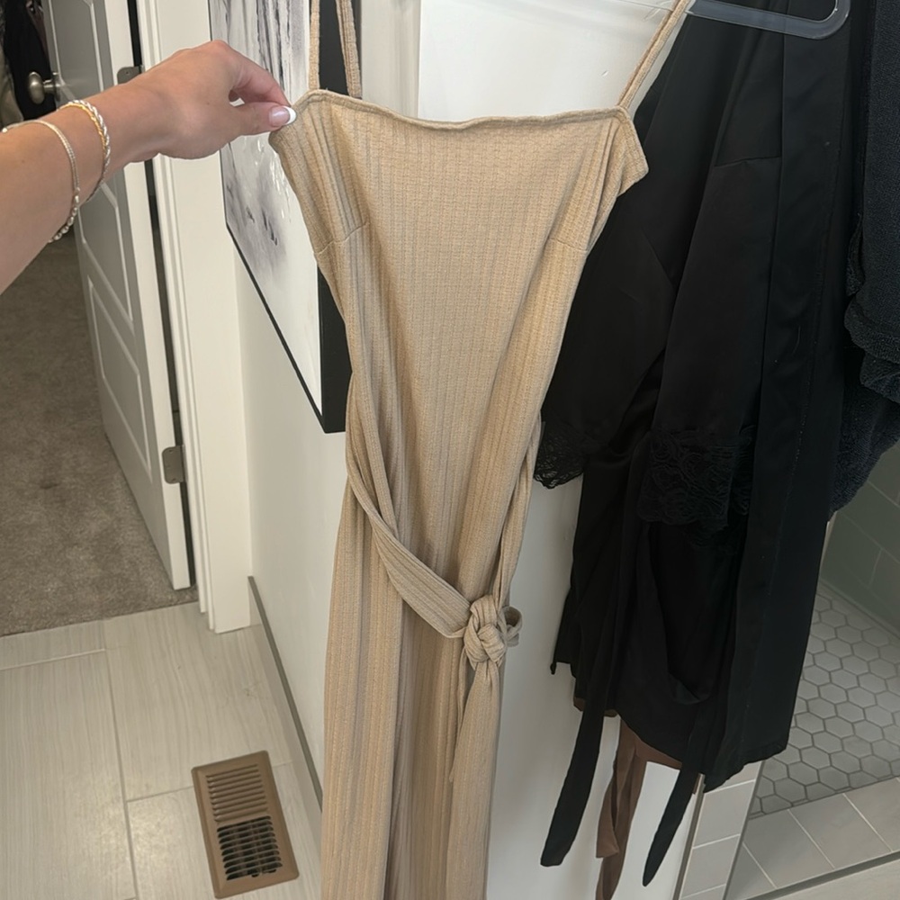 HELLO MOLLY SIZE XS TAN MIDI DRESS WORN ONCE